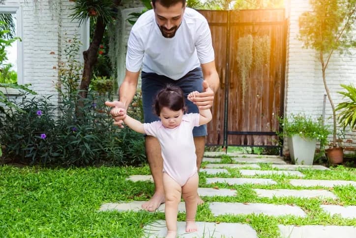 Cara dan Alat Belajar untuk Anak Bayi Agar Cepat Jalan