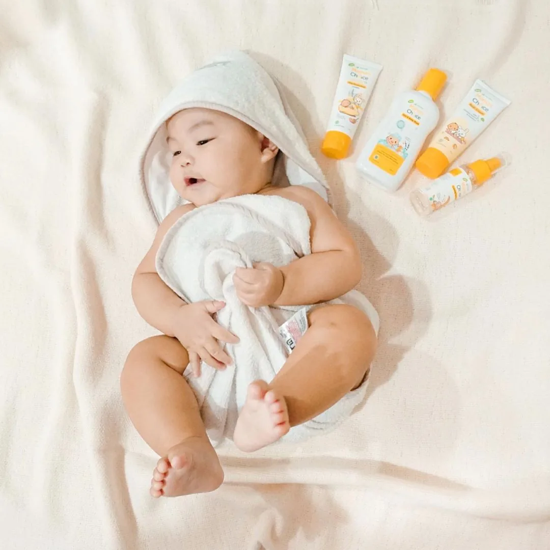 Ini 5 Cara Melebatkan dan Merawat Rambut Bayi yang Aman!