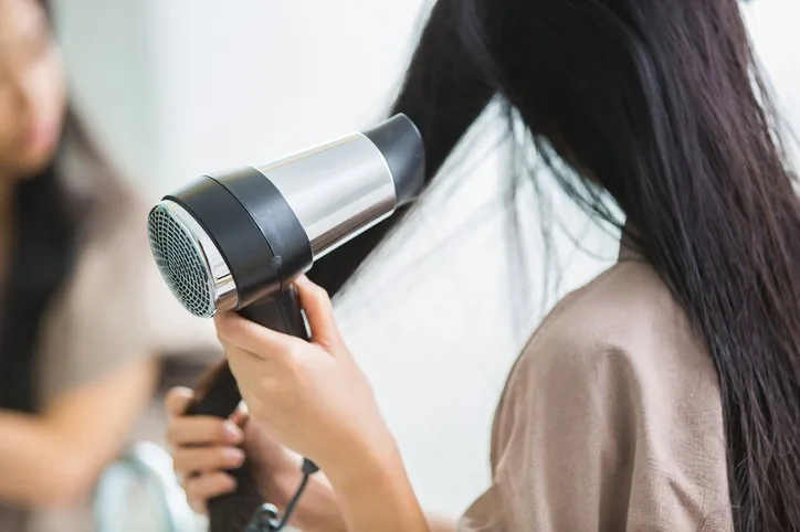 cara merawat rambut kering dan mengembang, cara merawat rambut mengembang, cara merawat rambut agar tidak mengembang