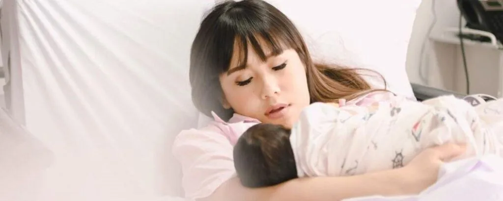 cherly juno menyusi anaknya