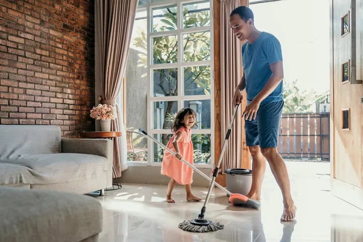 Tips Membersihkan Lantai Aman untuk Si Kecil