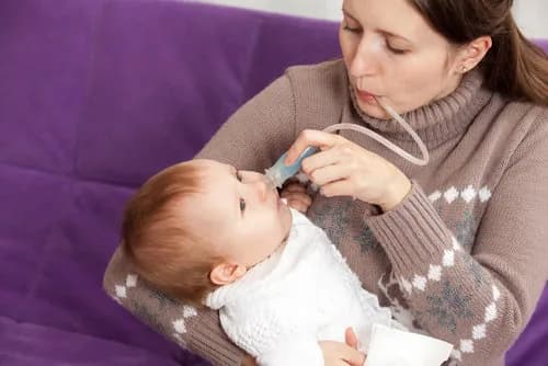 cara membersihkan hidung bayi